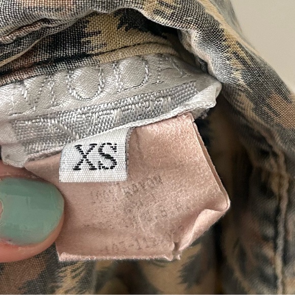 Vintage Moda International Leopard Print Button Down Blouse - Picture 4 of 4